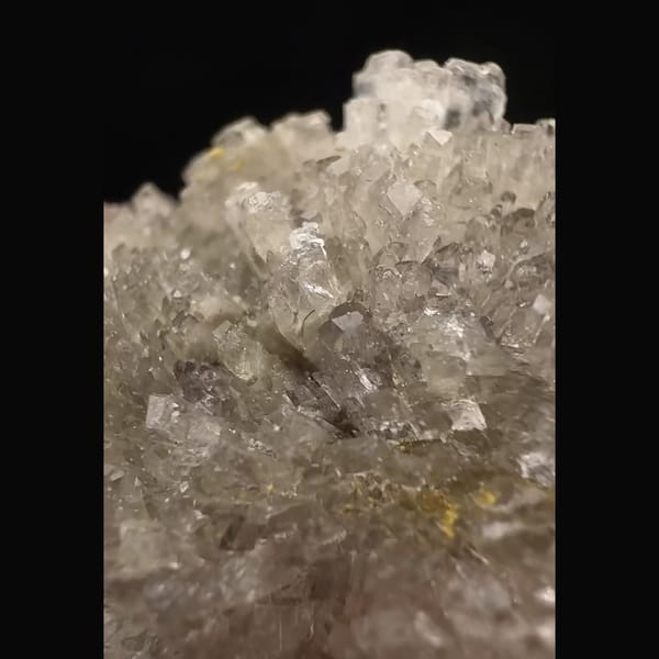 Ball of radiating glassy creedite crystals from Guizhou — detail view
