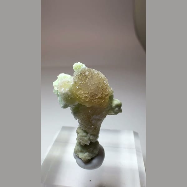 Yellow Creedite with Green Inclusions 2.5 cm — complete view