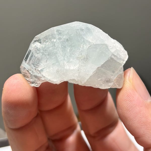 Fractured-interior Xuebaoding aquamarine — alternate view
