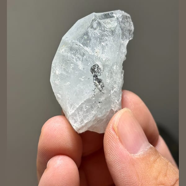Fractured-interior Xuebaoding aquamarine — alternate view