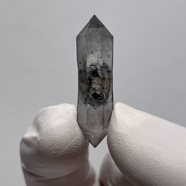 DT Yunnan quartz A — complete view