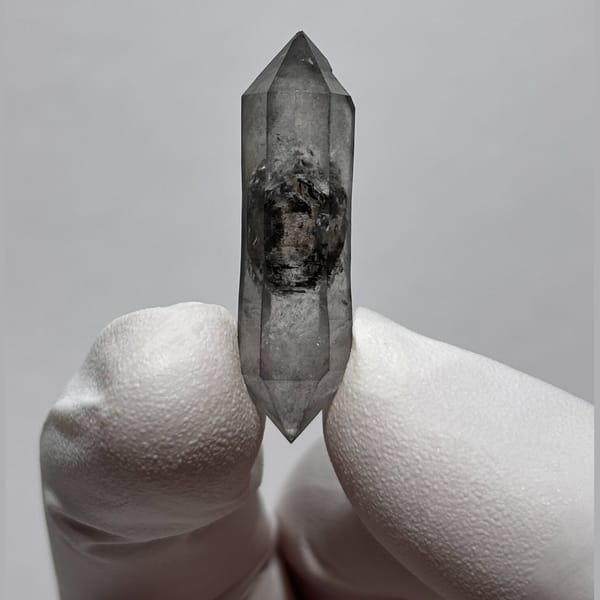DT Yunnan quartz A — detail view