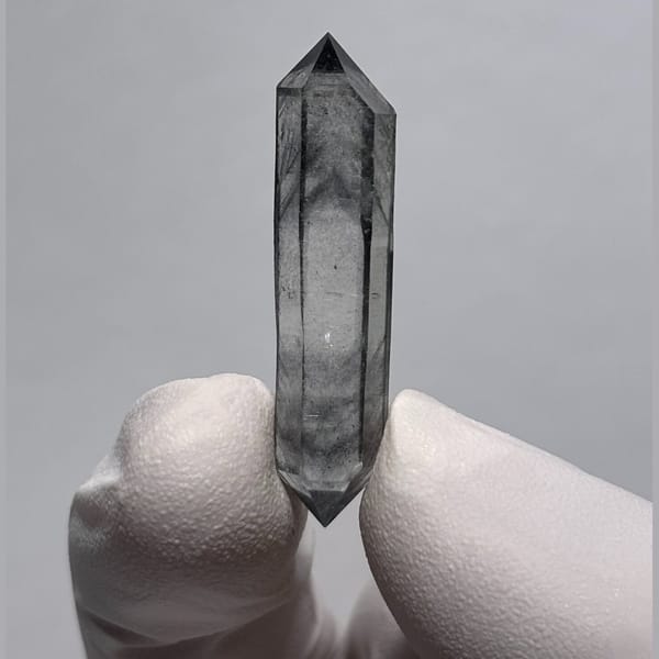 DT Yunnan quartz B — complete view