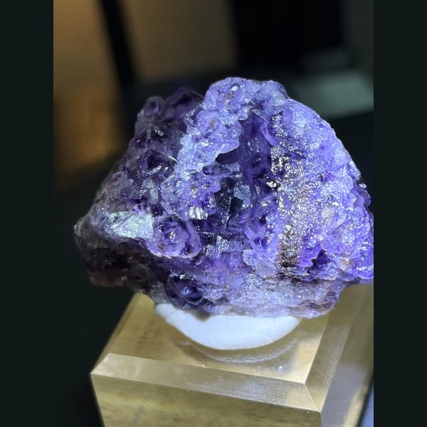 Etched purple-edge fluorite from Luoyang — complete view