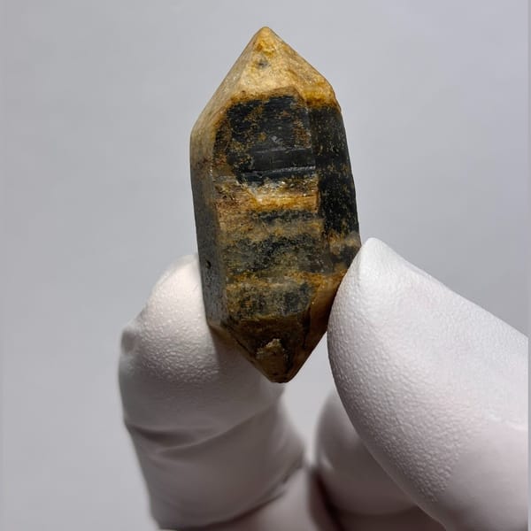 DT Yunnan quartz C — alternate view