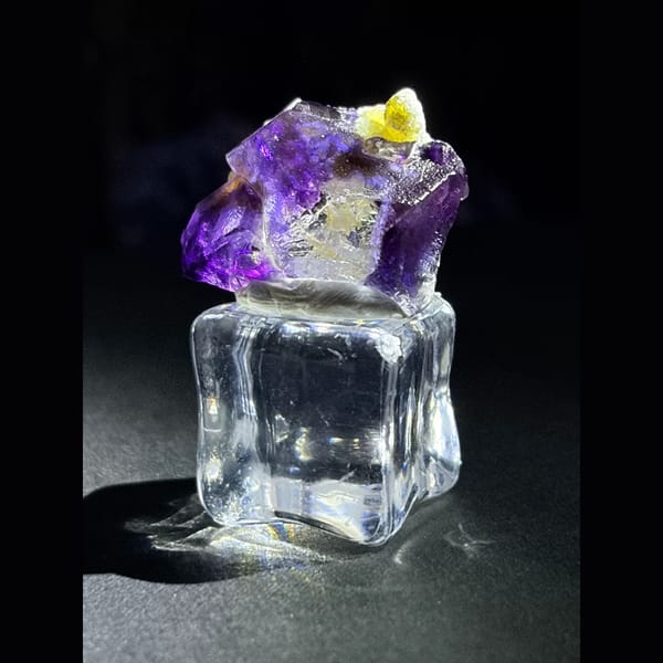 Purple phantom fluorite crystal from Yindu — complete view