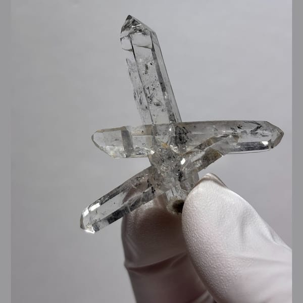 Face-chipped Jinkouhe quartz — alternate view