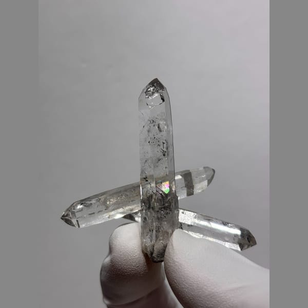 Face-chipped Jinkouhe quartz — alternate view
