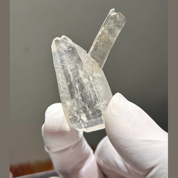 Freestanding Xuebaoding quartz — alternate view