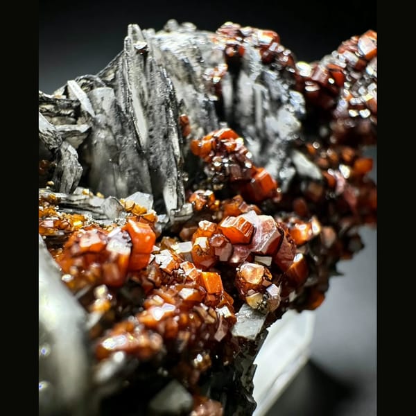 Orange-Red Vanadinite with Barite 5.3 cm — detail view