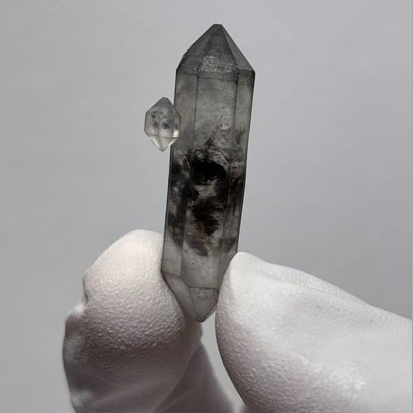 DT Yunnan quartz D — complete view