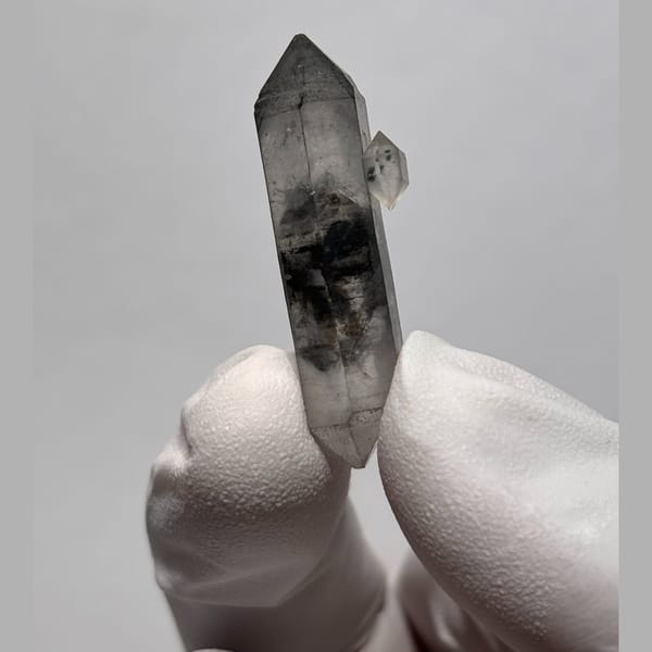 DT Yunnan quartz D — alternate view