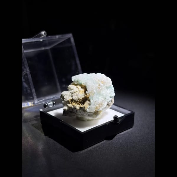 Garden gypsum from Guizhou — alternate view