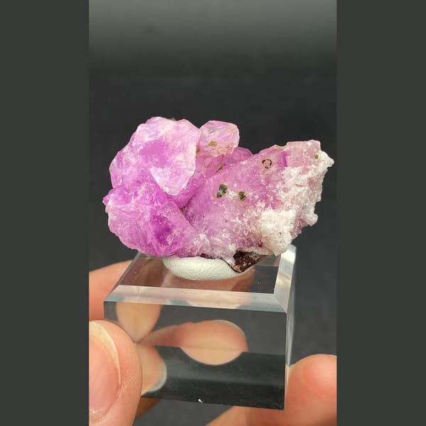 Rose-pink cobaltoan calcite from Congo — complete view