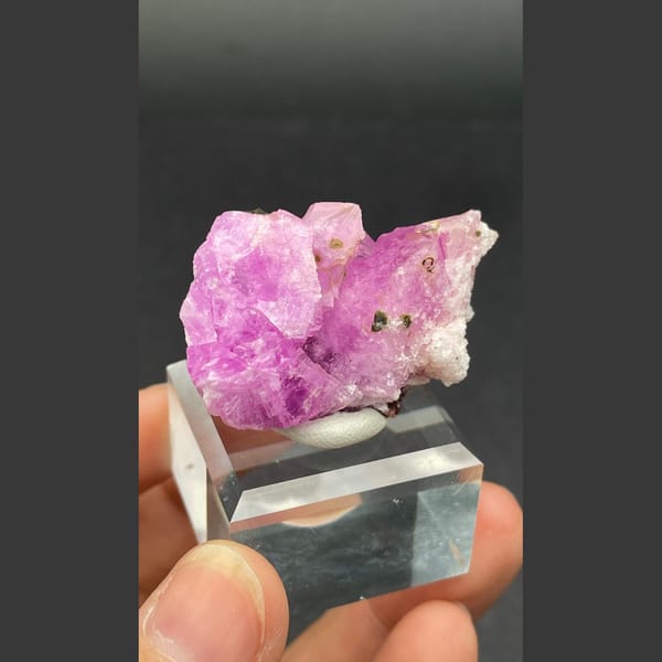 Rose-pink cobaltoan calcite from Congo — alternate view