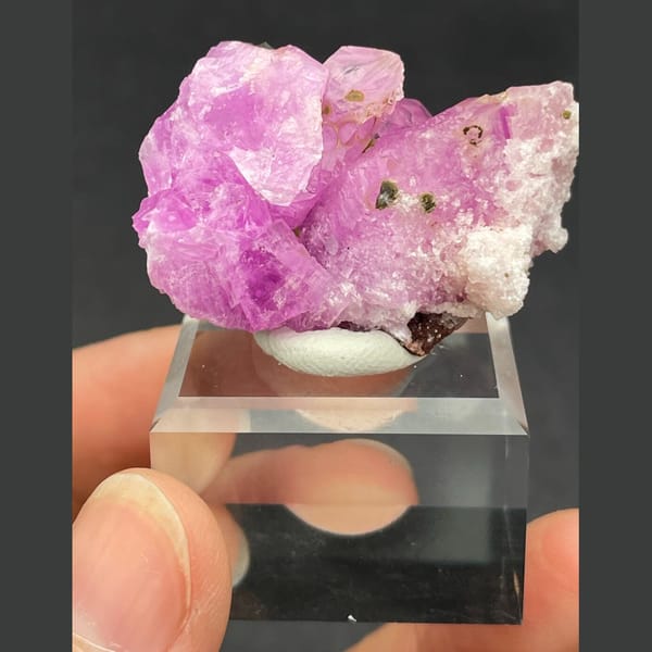Rose-pink cobaltoan calcite from Congo — detail view