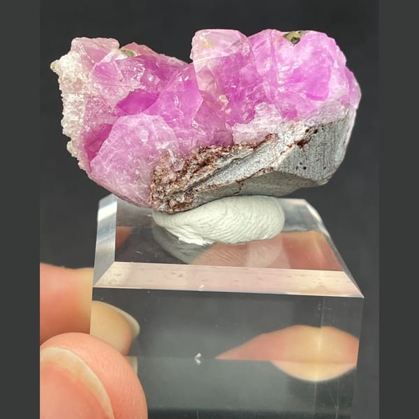 Rose-pink cobaltoan calcite from Congo — detail view