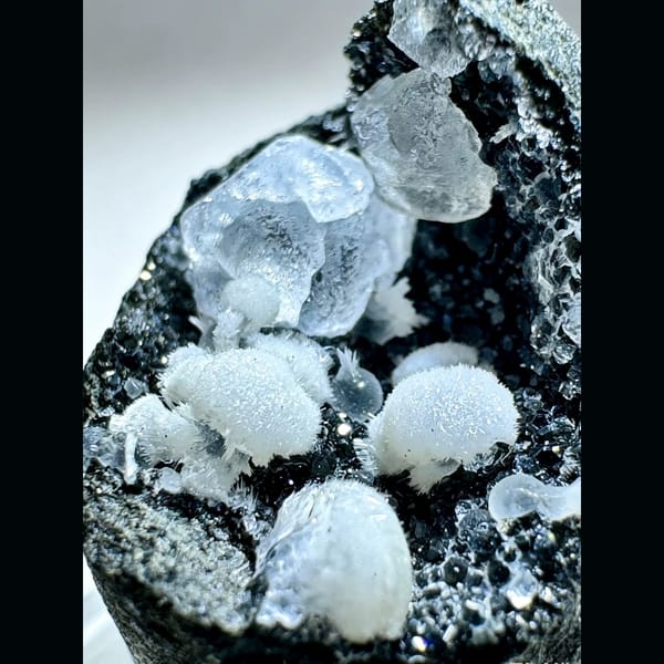 Thomsonite Balls with Analcime Vietnam 2.1 cm — detail view