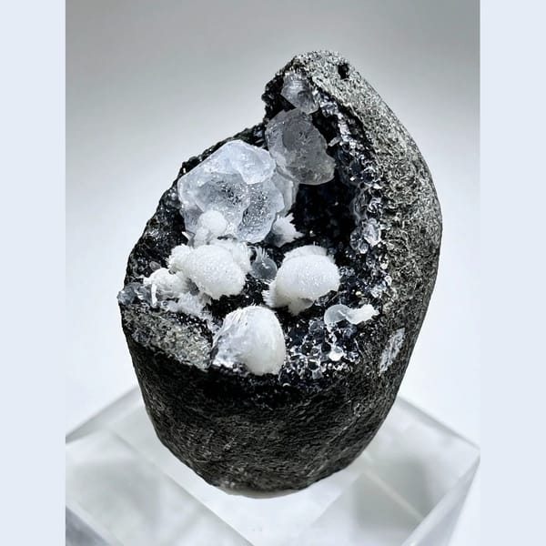 Thomsonite Balls with Analcime Vietnam 2.1 cm — detail view