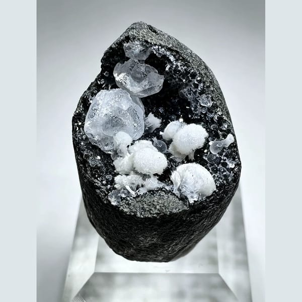 Thomsonite Balls with Analcime Vietnam 2.1 cm — detail view
