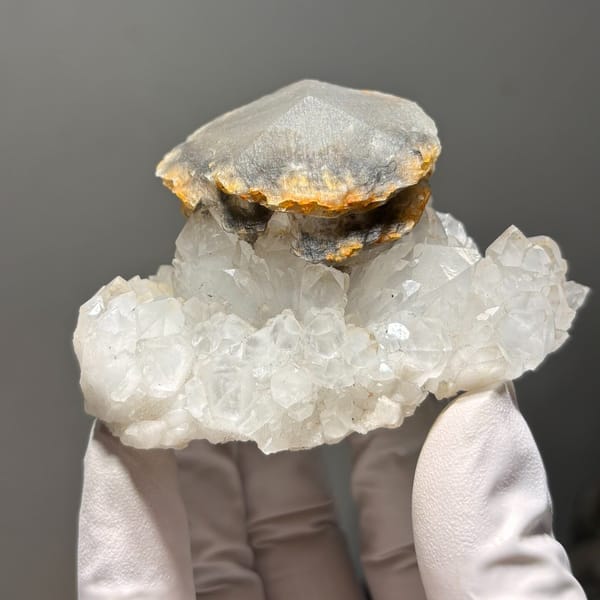 Hubei quartz with calcite — complete view