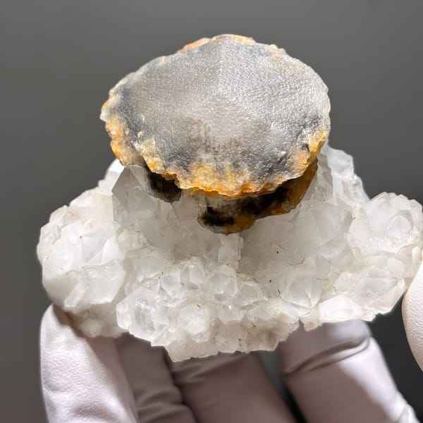 Hubei quartz with calcite — detail view