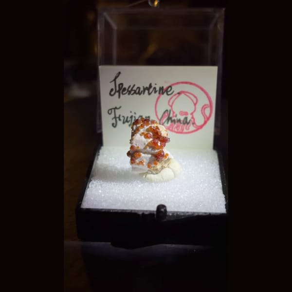 Fanta spessartine garnet from Fujian — alternate view