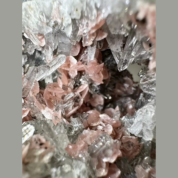 Pink Rhodochrosite Petals with Quartz 5.0 cm — detail view