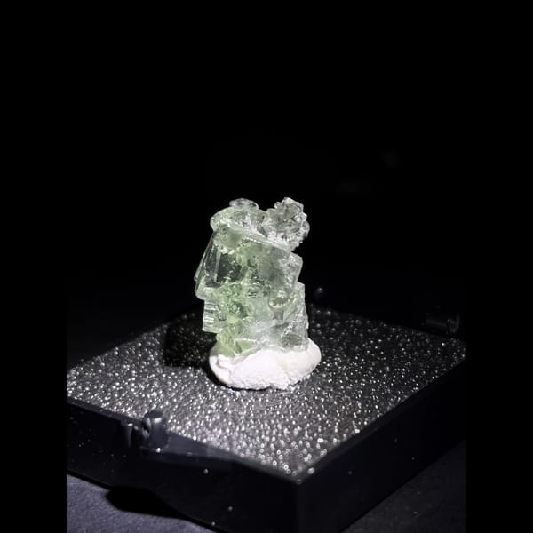 Water-plant green fluorite from Xianghualing — alternate view