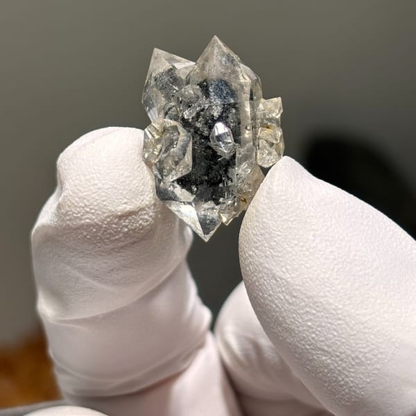 Cluster DT Yunnan quartz — complete view