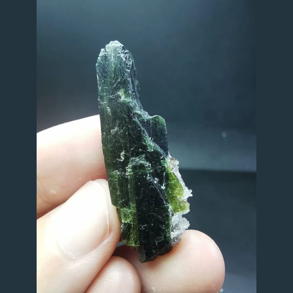 Epidote with axinite and apophyllite from Shijiangshan — complete view