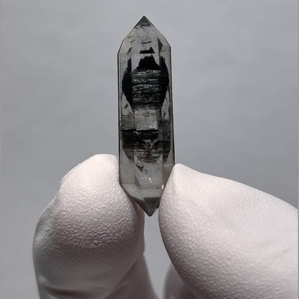 DT Yunnan quartz F — complete view