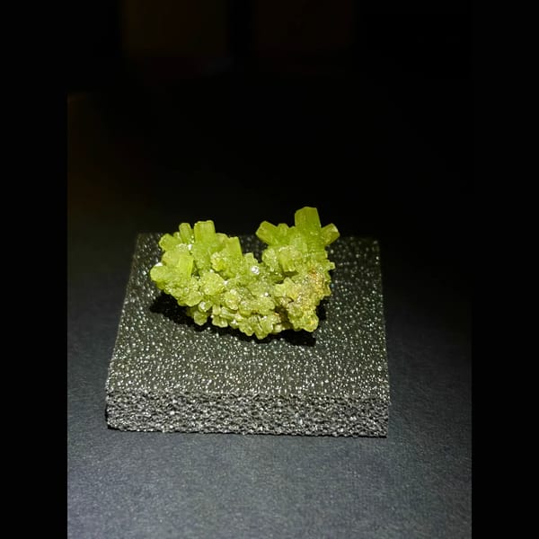 Floater green pyromorphite from Gongcheng — alternate view
