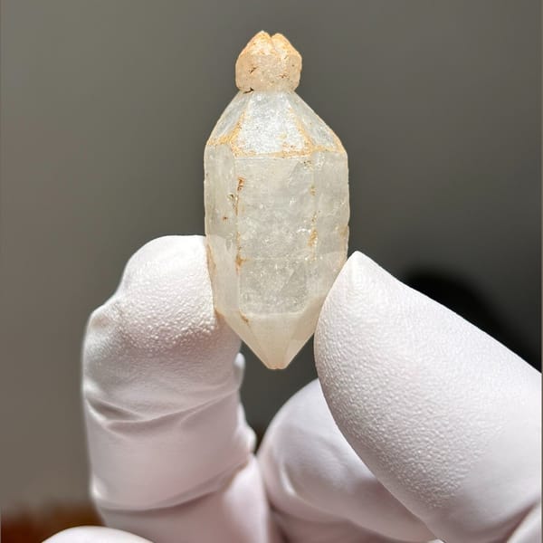 DT Yunnan quartz G — complete view