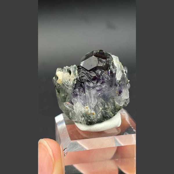 Glassy purple fluorite with quartz from Shizhuyuan, Hunan — alternate view