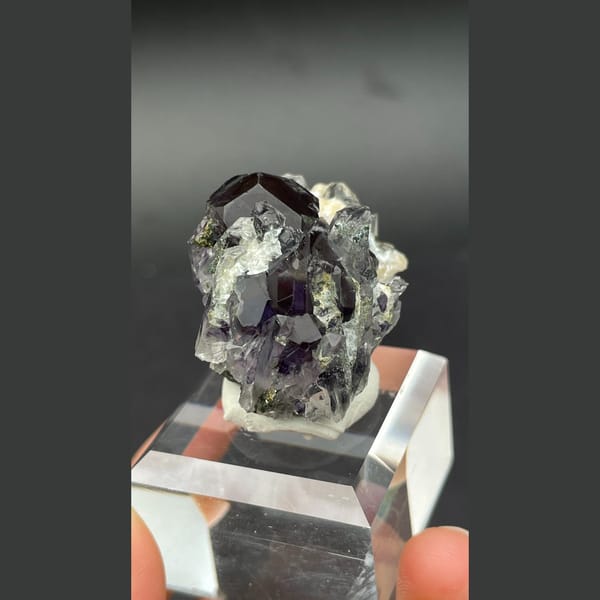 Glassy purple fluorite with quartz from Shizhuyuan, Hunan — alternate view