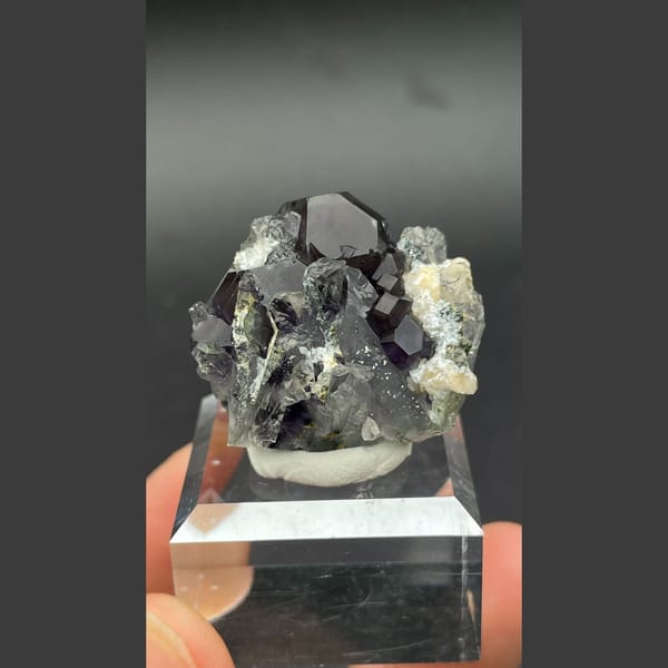 Glassy purple fluorite with quartz from Shizhuyuan, Hunan — detail view