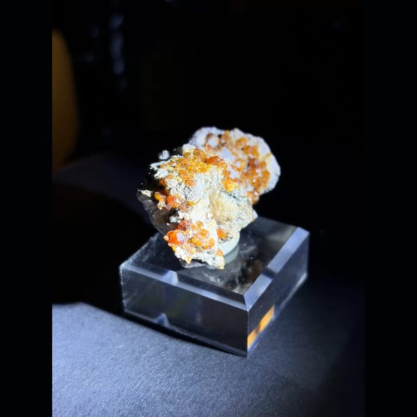 Fanta spessartine on feldspar from Yunxiao — alternate view