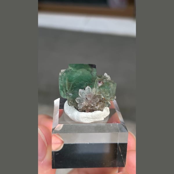 Green fluorite with quartz A from Hebei — detail view