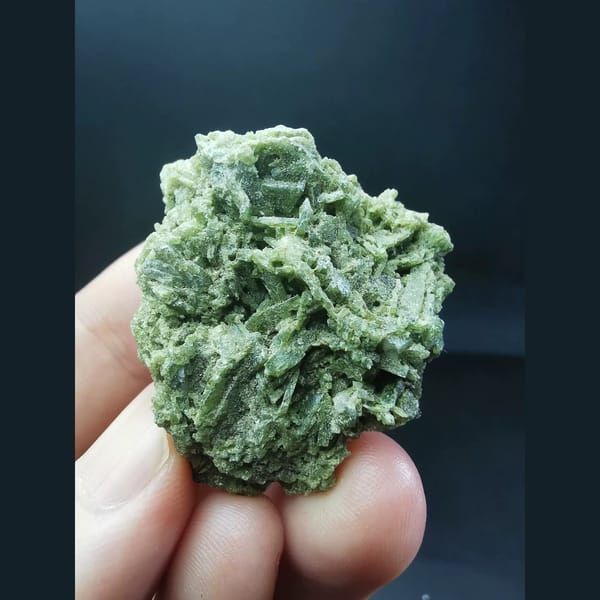 Epidote from Shijiangshan — complete view
