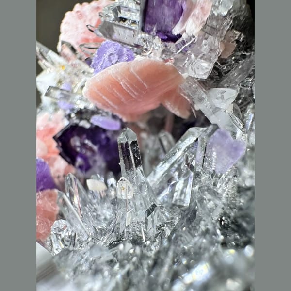 Rhodochrosite, Apatite, Quartz and Purple Fluorite 6.0 cm — alternate view