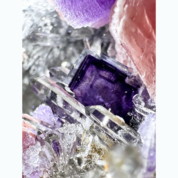 Rhodochrosite, Apatite, Quartz and Purple Fluorite 6.0 cm — detail view