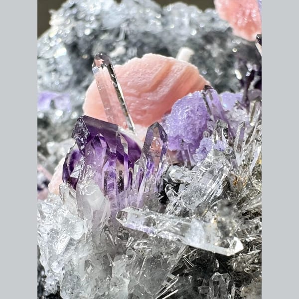 Rhodochrosite, Apatite, Quartz and Purple Fluorite 6.0 cm — detail view