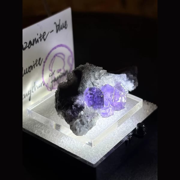 Blue fluorite with needle quartz from Yongchun — alternate view