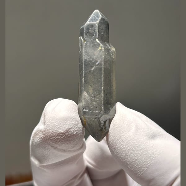 Water-worn DT Yunnan quartz — complete view