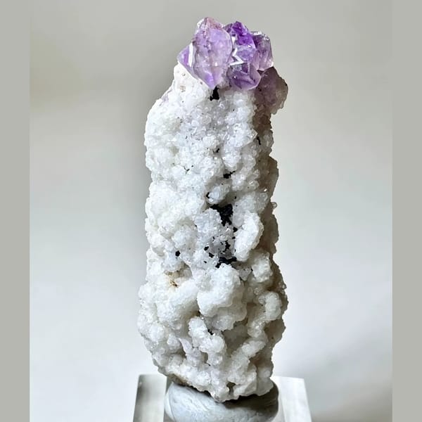 Amethyst Tip on White Quartz Column Inner Mongolia 4.0 cm — detail view