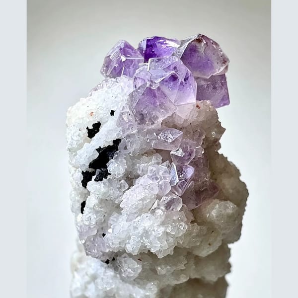 Amethyst Tip on White Quartz Column Inner Mongolia 4.0 cm — detail view