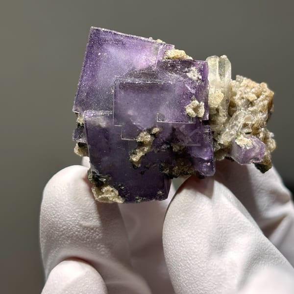 Yaogangxian fluorite with quartz — complete view