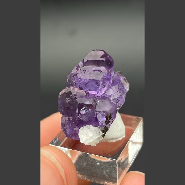 Tanzanite blue-violet fluorite with white calcite from Fujian — complete view