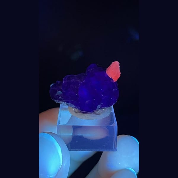 Tanzanite blue-violet fluorite with white calcite from Fujian — detail view